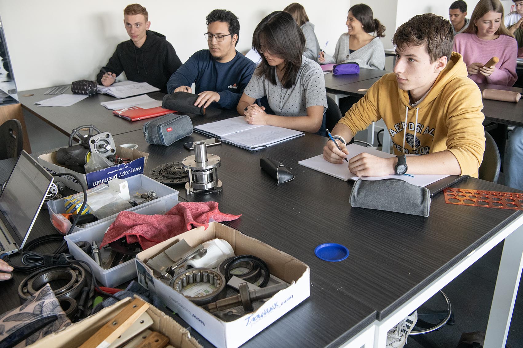 étudiants en cours de génie industriel